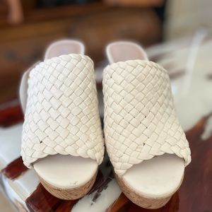 CHARLES BY CHARLES DAVID LOLLI WEDGE
SANDAL